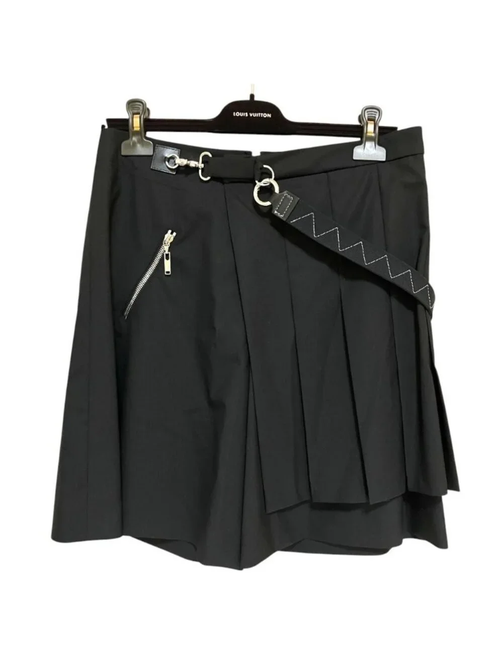 Louis Vuitton Wrap Pleats Strap Shorts Black